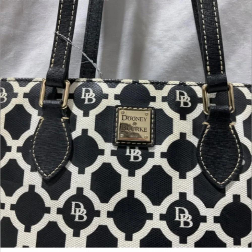 Dooney and Bourke logo black and white geometric print satchel W/COA - Picture 6 of 7
